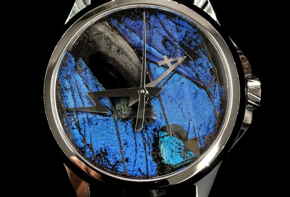 モルフォ蝶の羽を文字盤にした腕時計